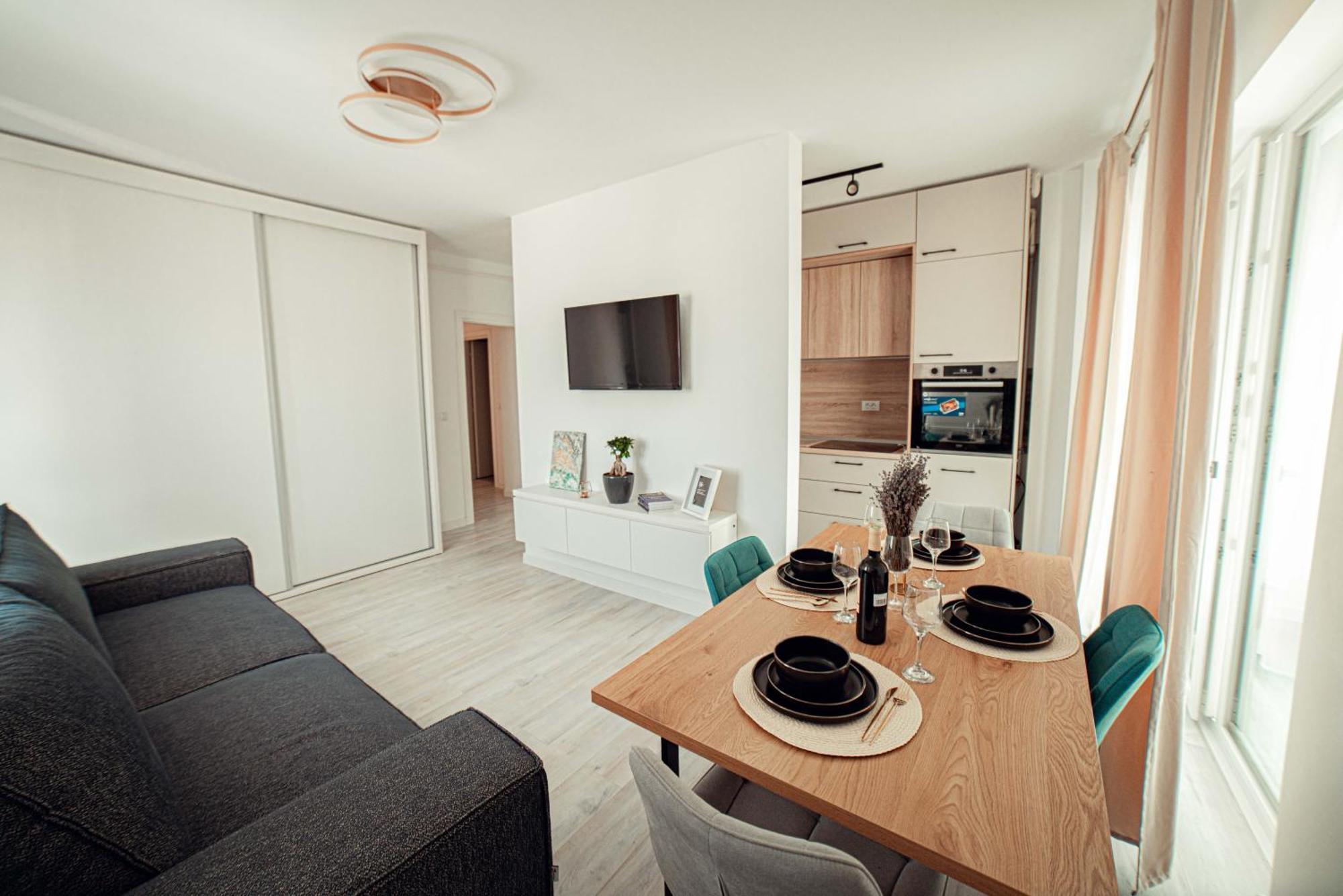 Palace Of Culture & Palas Mall Collection Suites & Studios Яш Екстериор снимка